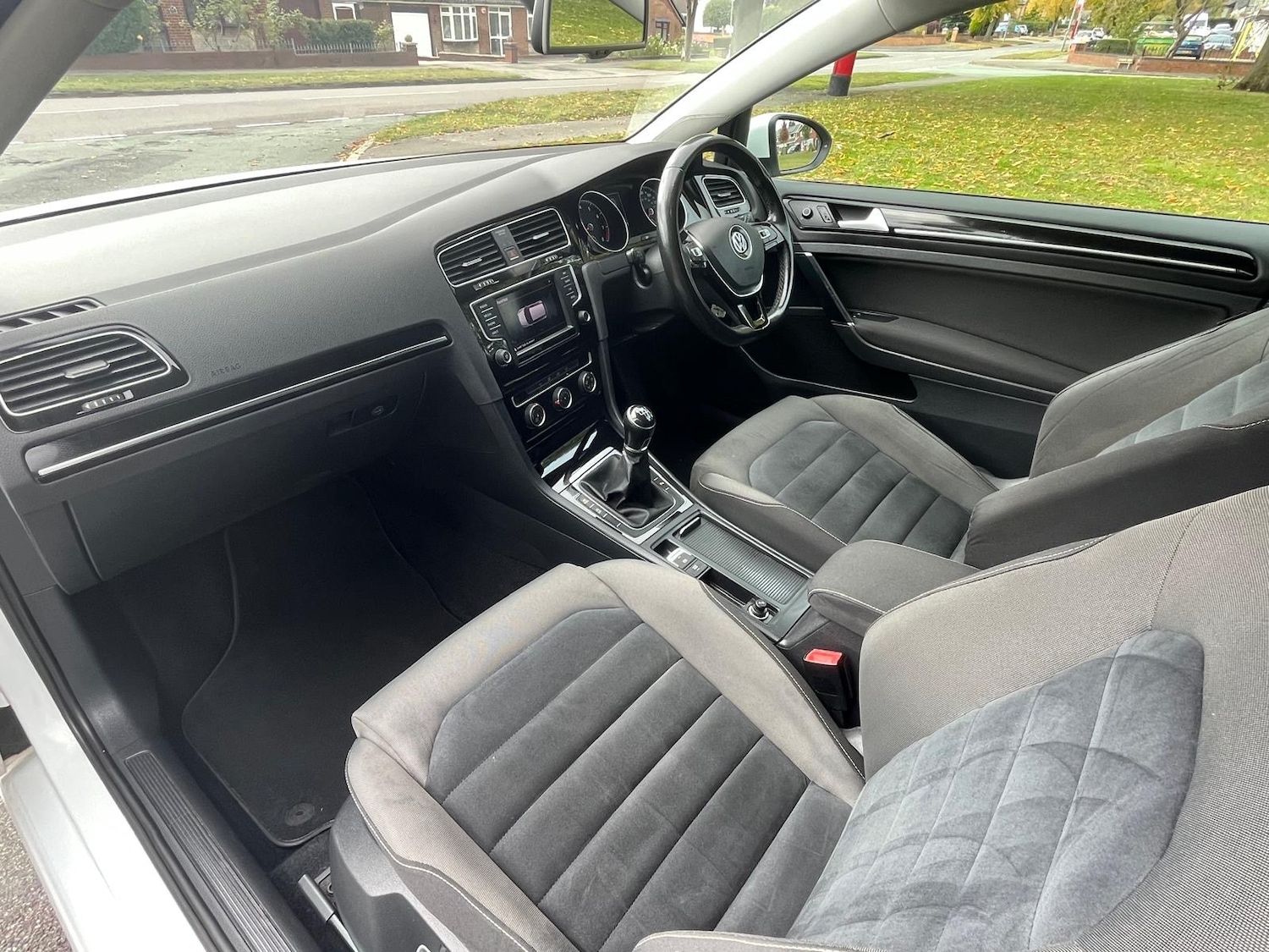 Used Volkswagen Golf 2015 for sale - 77258804: Photo 42