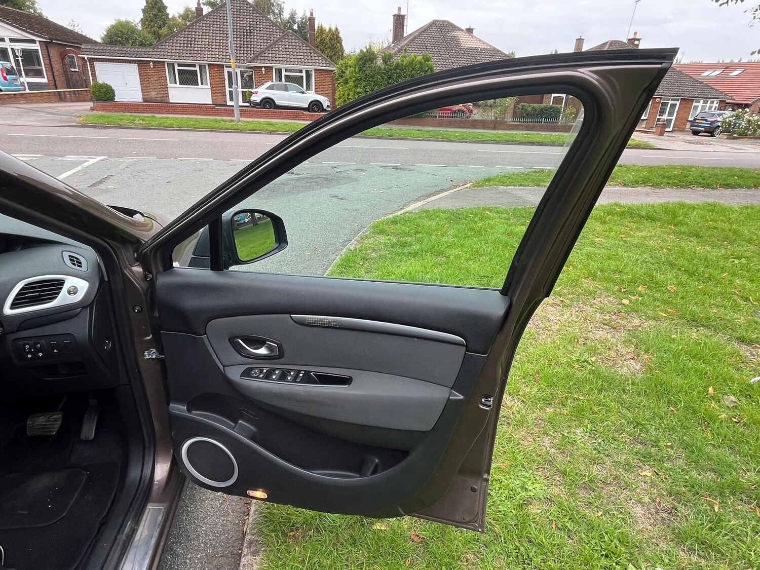 Used Renault Scenic 2009 for sale - 77718240: Photo 24