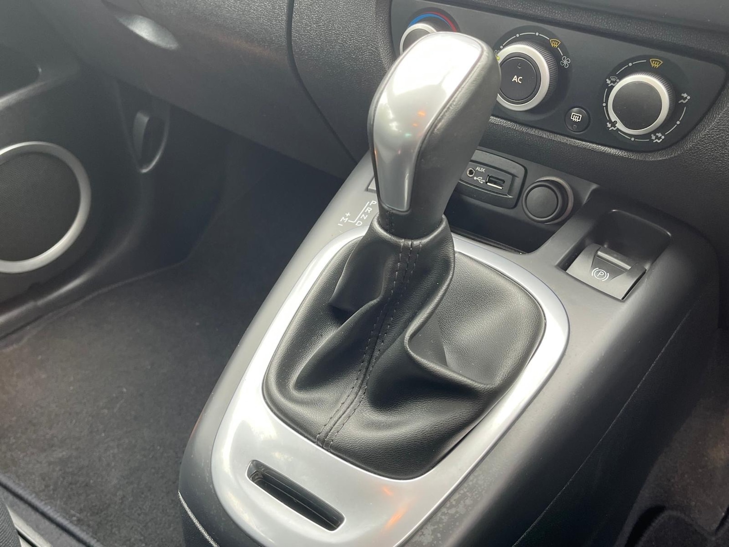 Used Renault Scenic 2009 for sale - 77718240: Photo 47