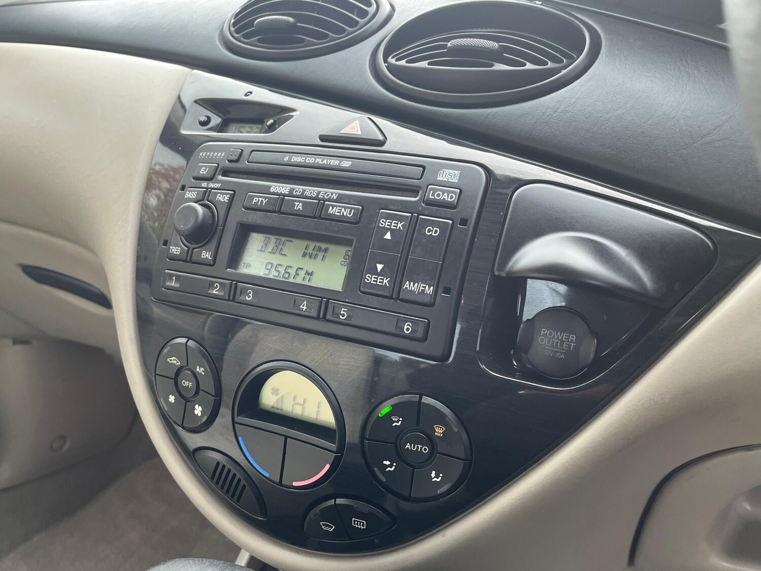 Used Ford Focus 2004 for sale - 77715862: Photo 50