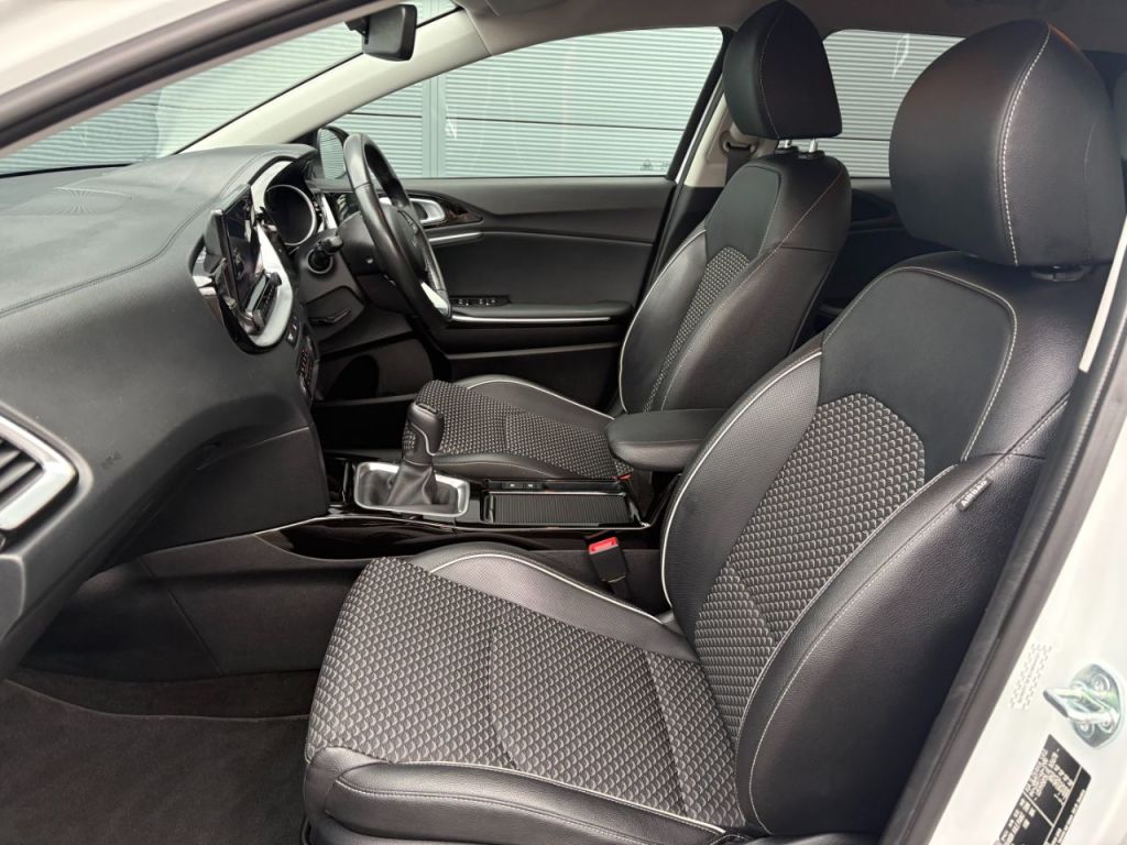 Used Kia Ceed 2023 for sale - 76558338: Photo 2