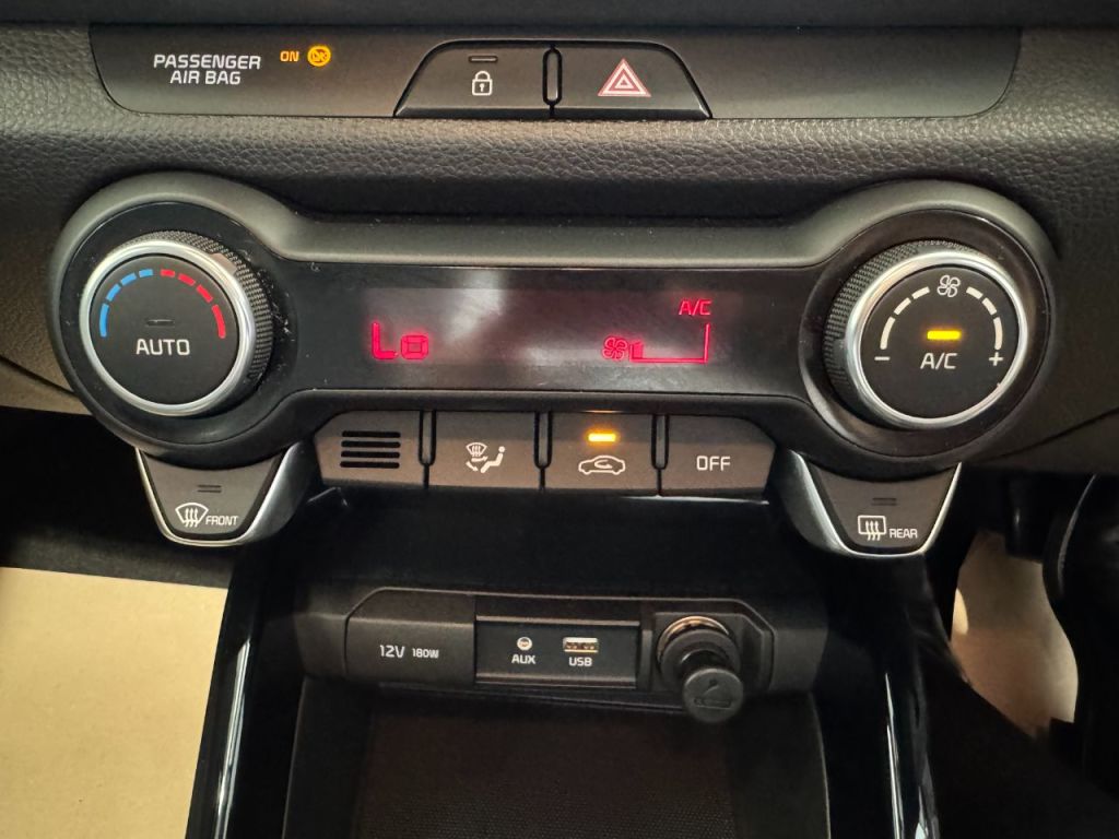 Used Kia Stonic 2020 for sale - 76184895: Photo 32