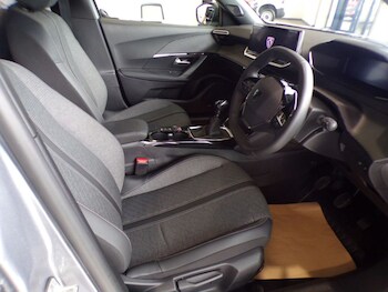 Used Peugeot 2008 2024 for sale - 76118219: Photo