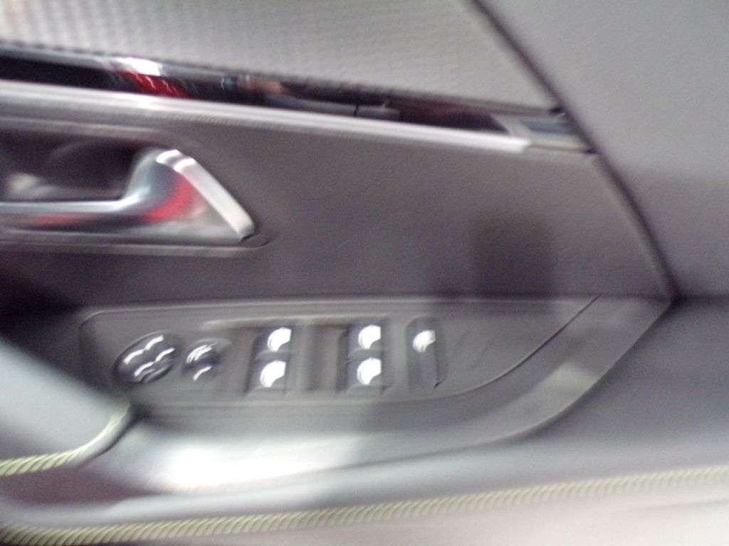 Used Peugeot 2008 2021 for sale - 76332839: Photo 22