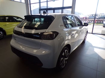 Used Peugeot 208 undefined for sale - 76118292: Photo