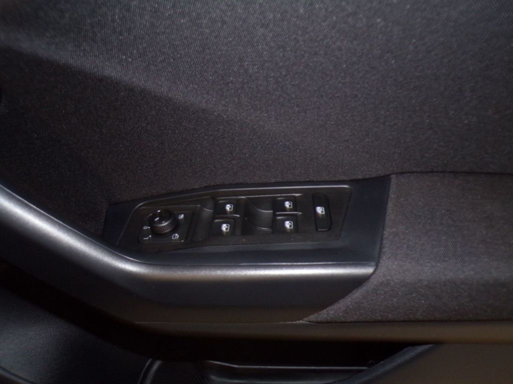 Used Volkswagen T-Roc 2025 for sale - 76355936: Photo 18