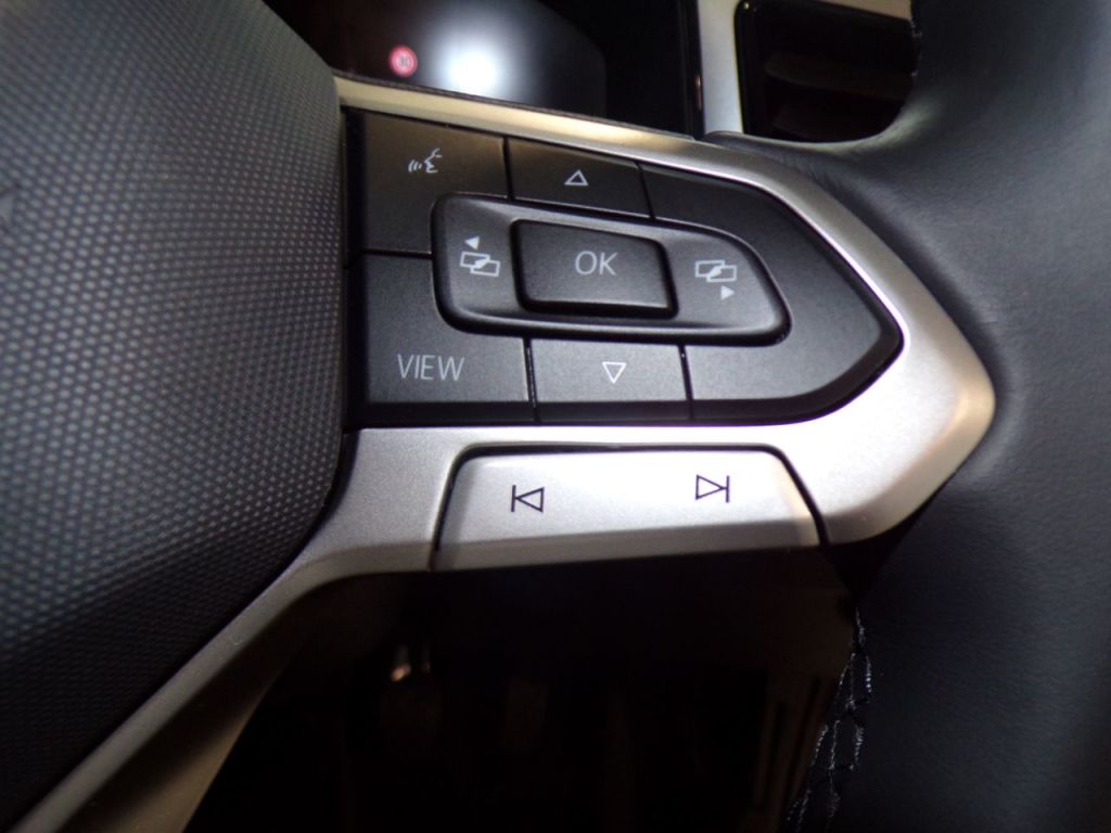 Used Volkswagen T-Roc 2025 for sale - 76355936: Photo 25