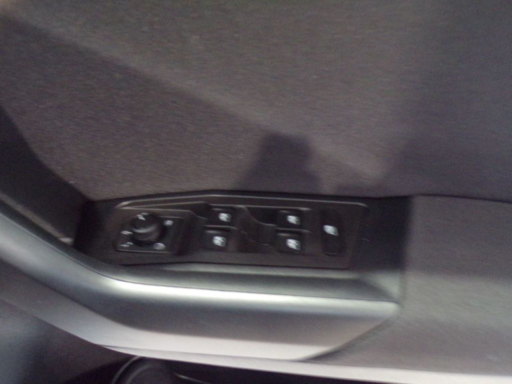 Used Volkswagen T-Roc 2025 for sale - 76355948: Photo 19