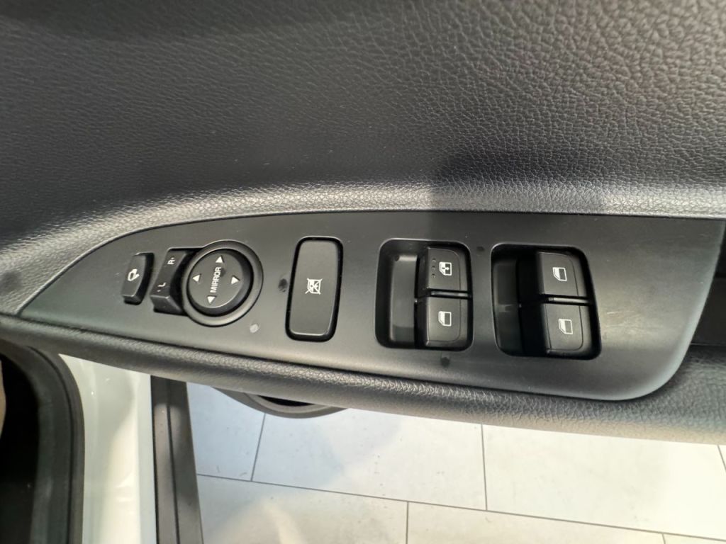 Used Kia Stonic 2019 for sale - 76405755: Photo 23