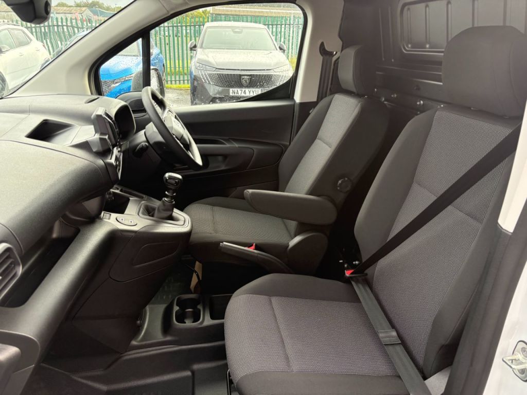 Used Vauxhall Combo 2024 for sale - 76118300: Photo 2