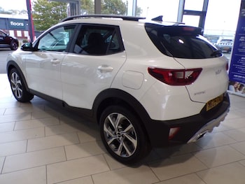 Used Kia Stonic 2025 for sale - 76118320: Photo 3