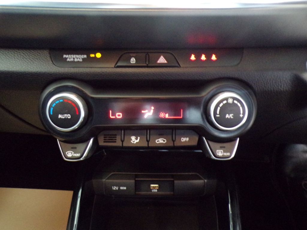 Used Kia Stonic 2021 for sale - 76147232: Photo 24