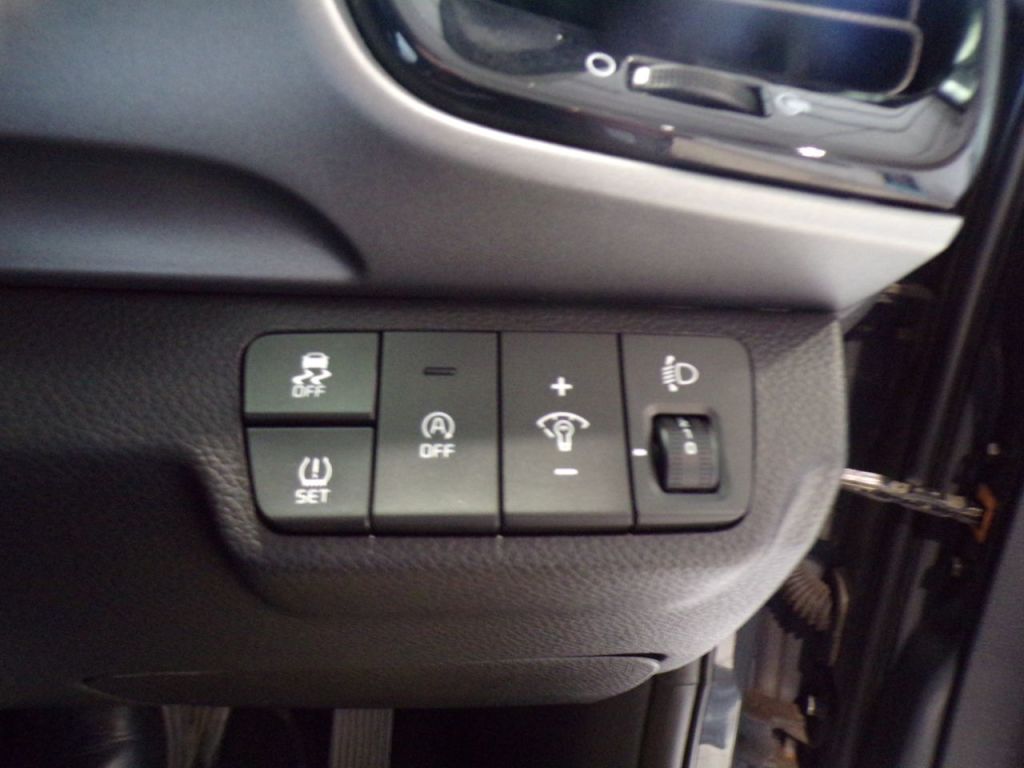 Used Kia Stonic 2021 for sale - 76147232: Photo 28