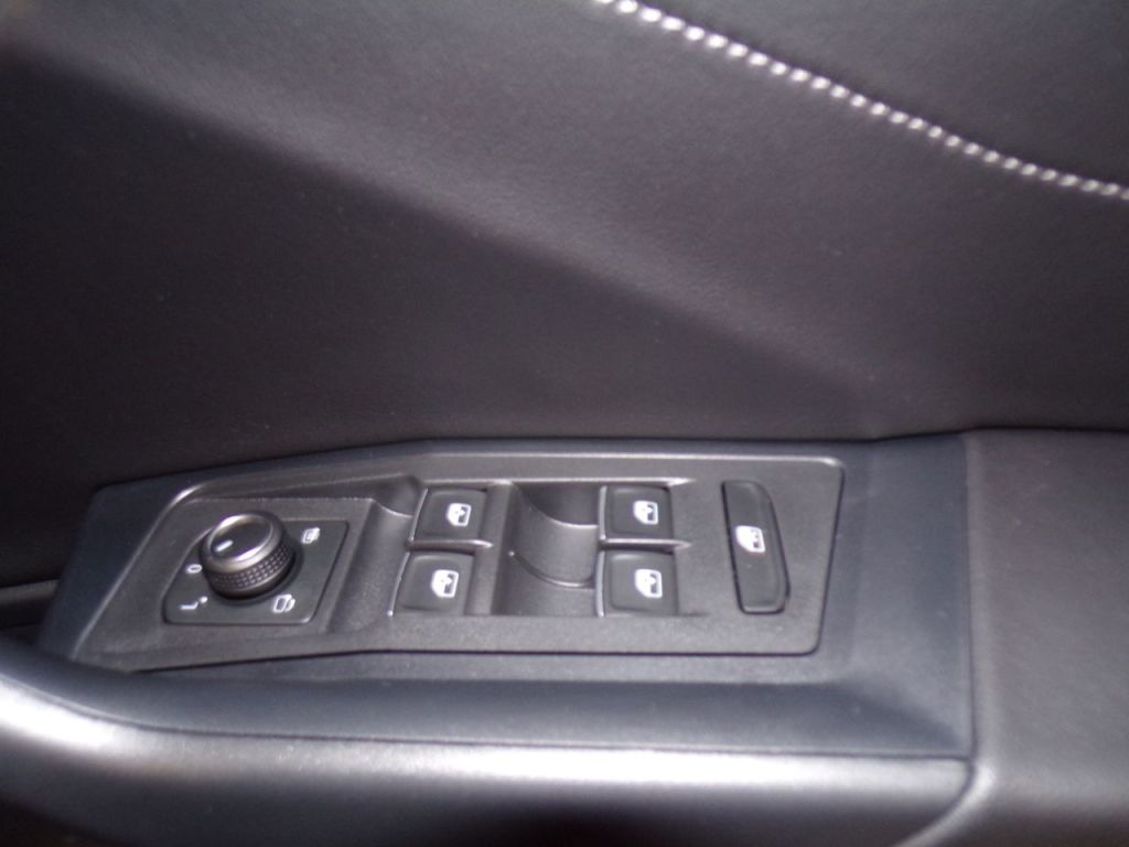 Used Volkswagen T-Roc 2025 for sale - 76363183: Photo 21