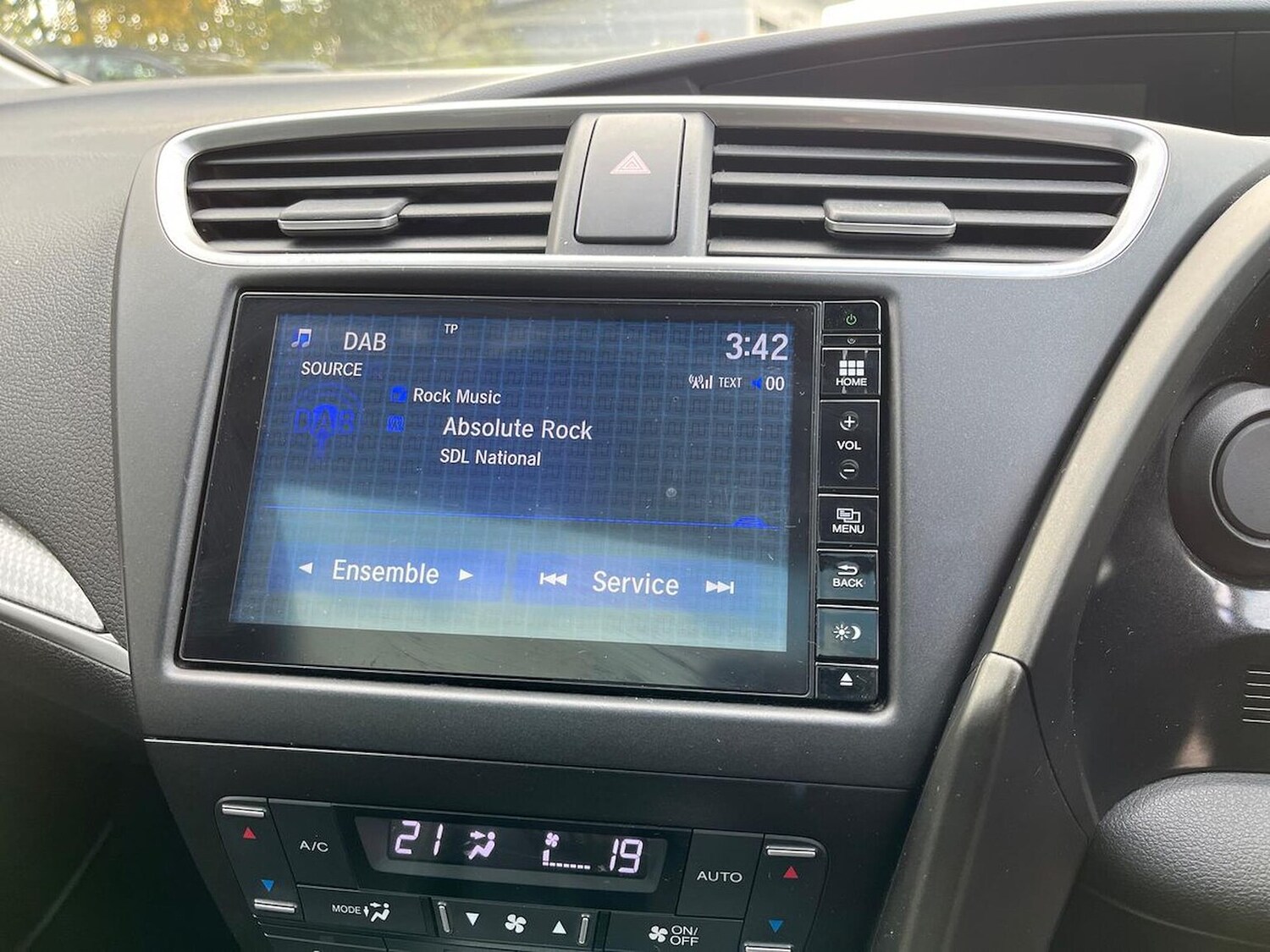 Used Honda Civic 2015 for sale - 76570997: Photo 12