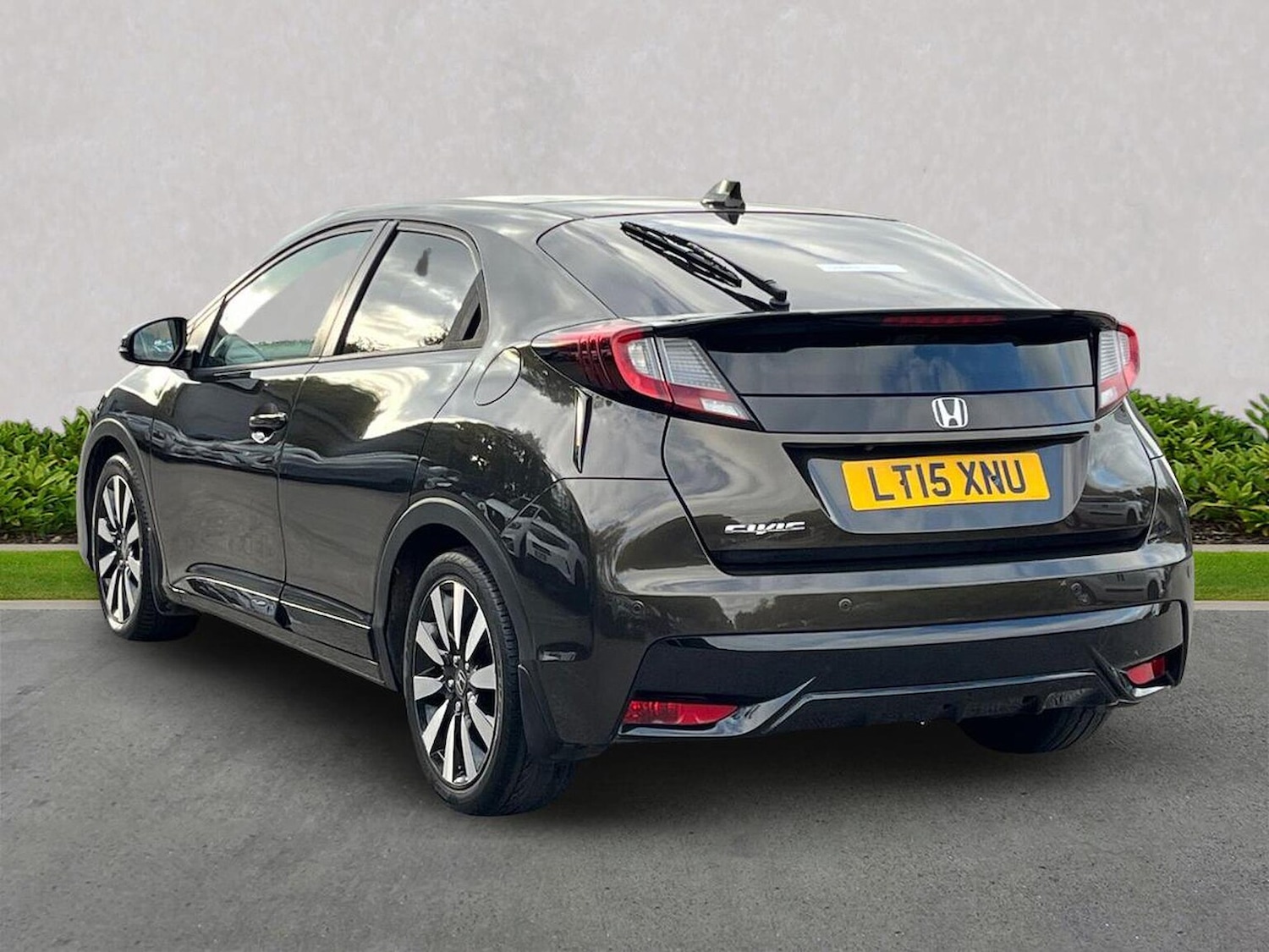 Used Honda Civic 2015 for sale - 76570997: Photo 2