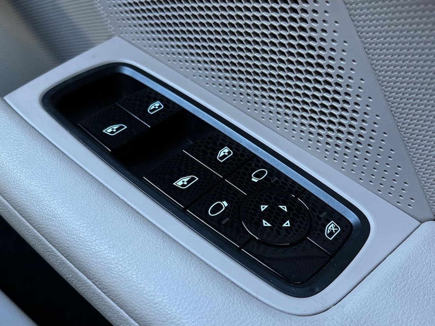 Used Porsche Taycan 2021 for sale - 77488731: Photo 21