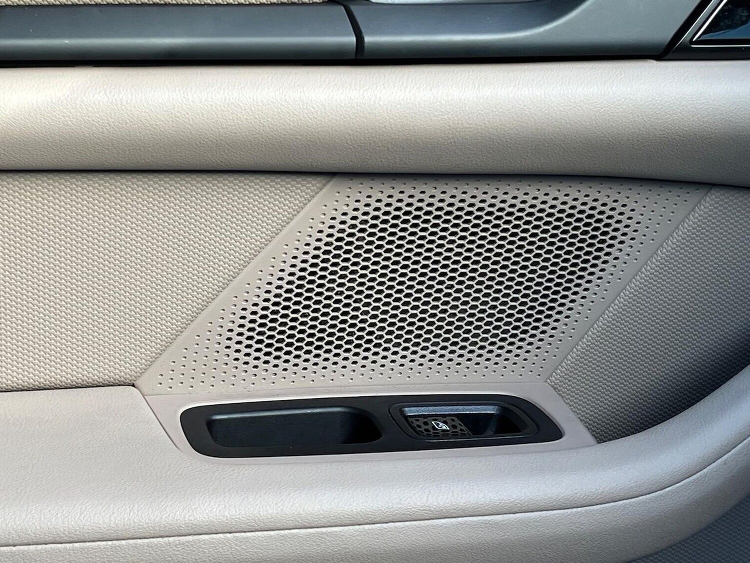 Used Porsche Taycan 2021 for sale - 77488731: Photo 31