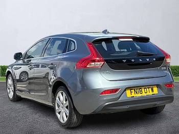Used Volvo V40 2018 for sale - 79779525: Photo