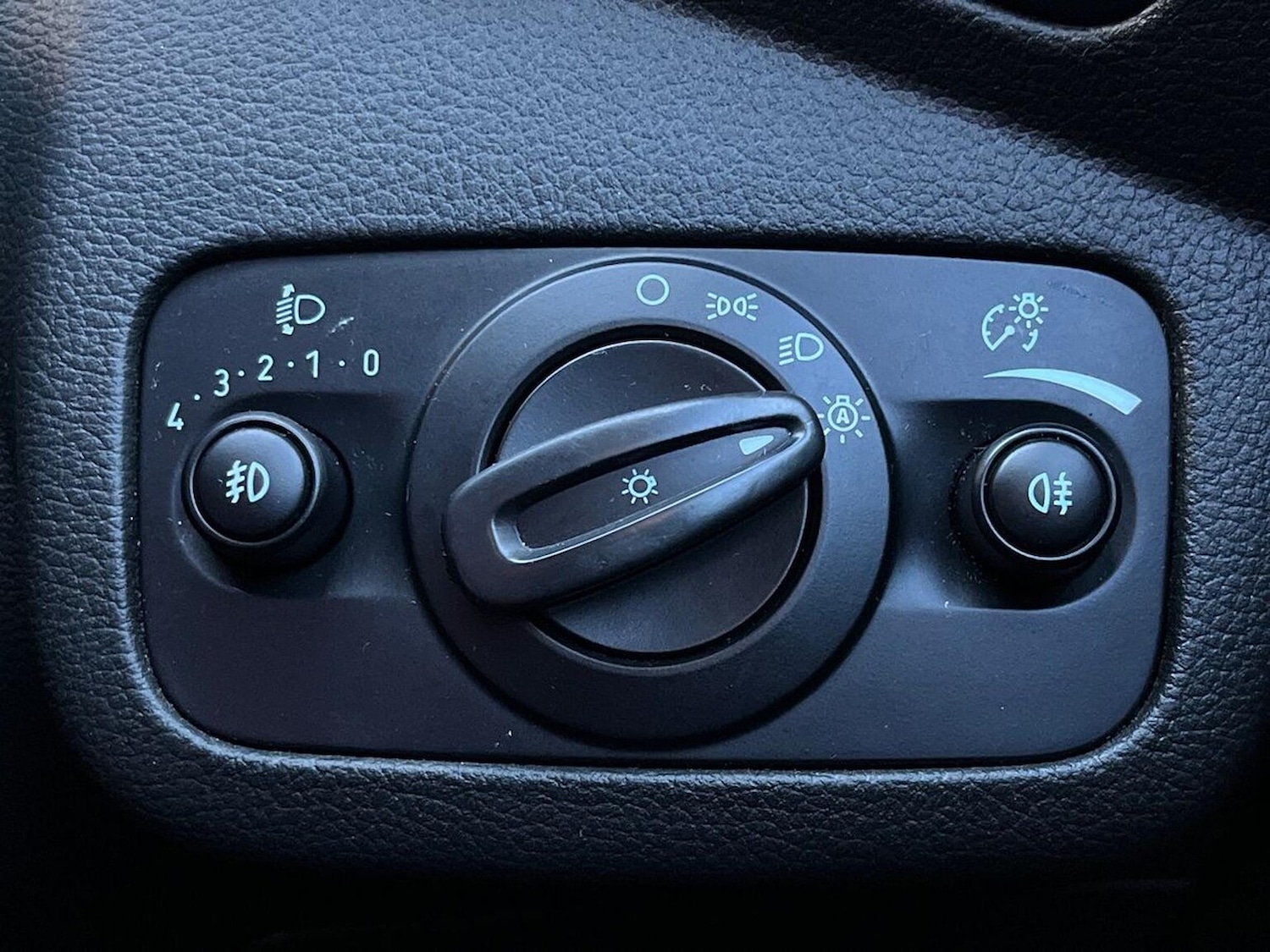 Used Ford Grand C-Max 2016 for sale - 77003658: Photo 22