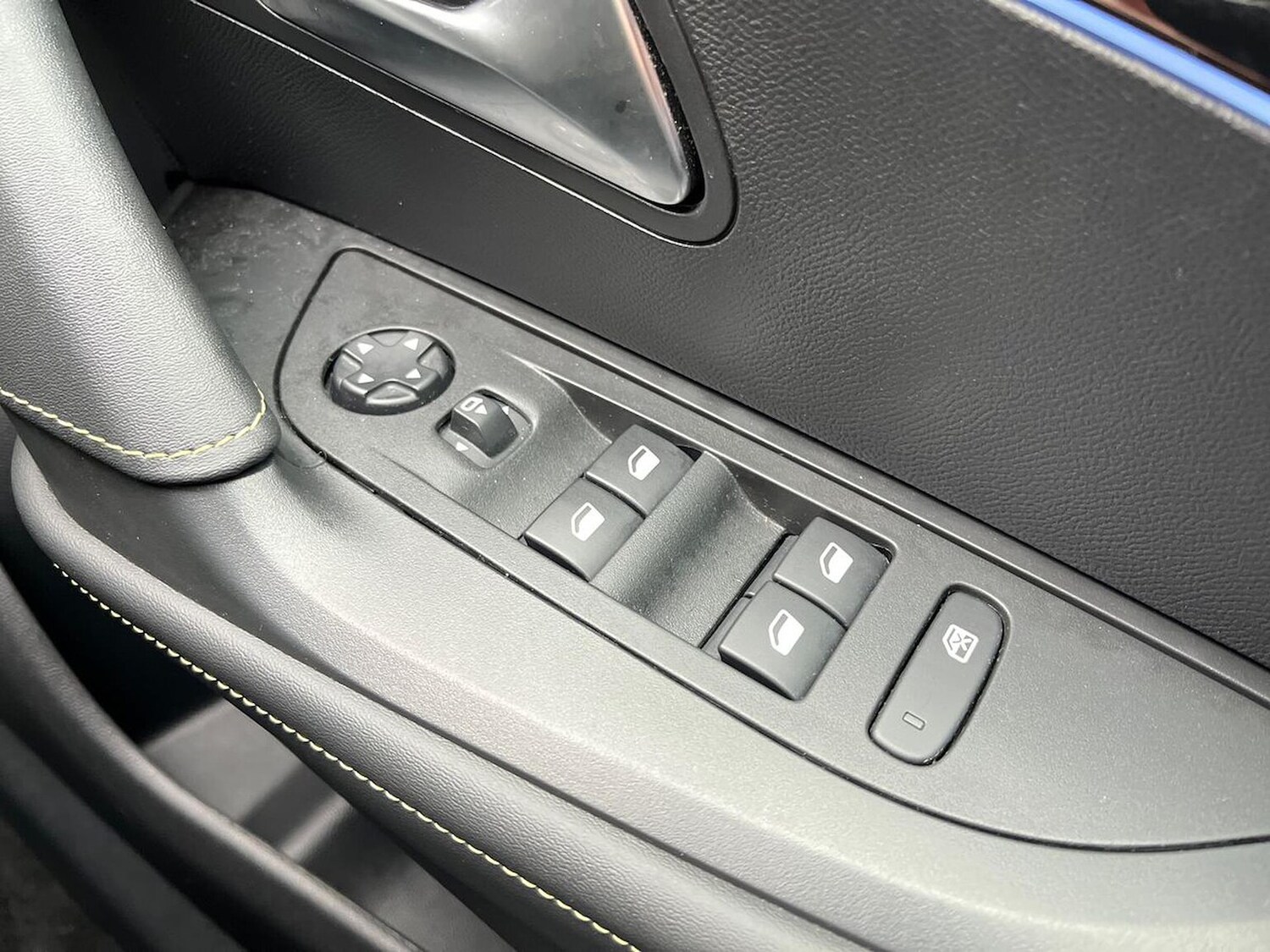 Used Peugeot 2008 2023 for sale - 76352498: Photo 21