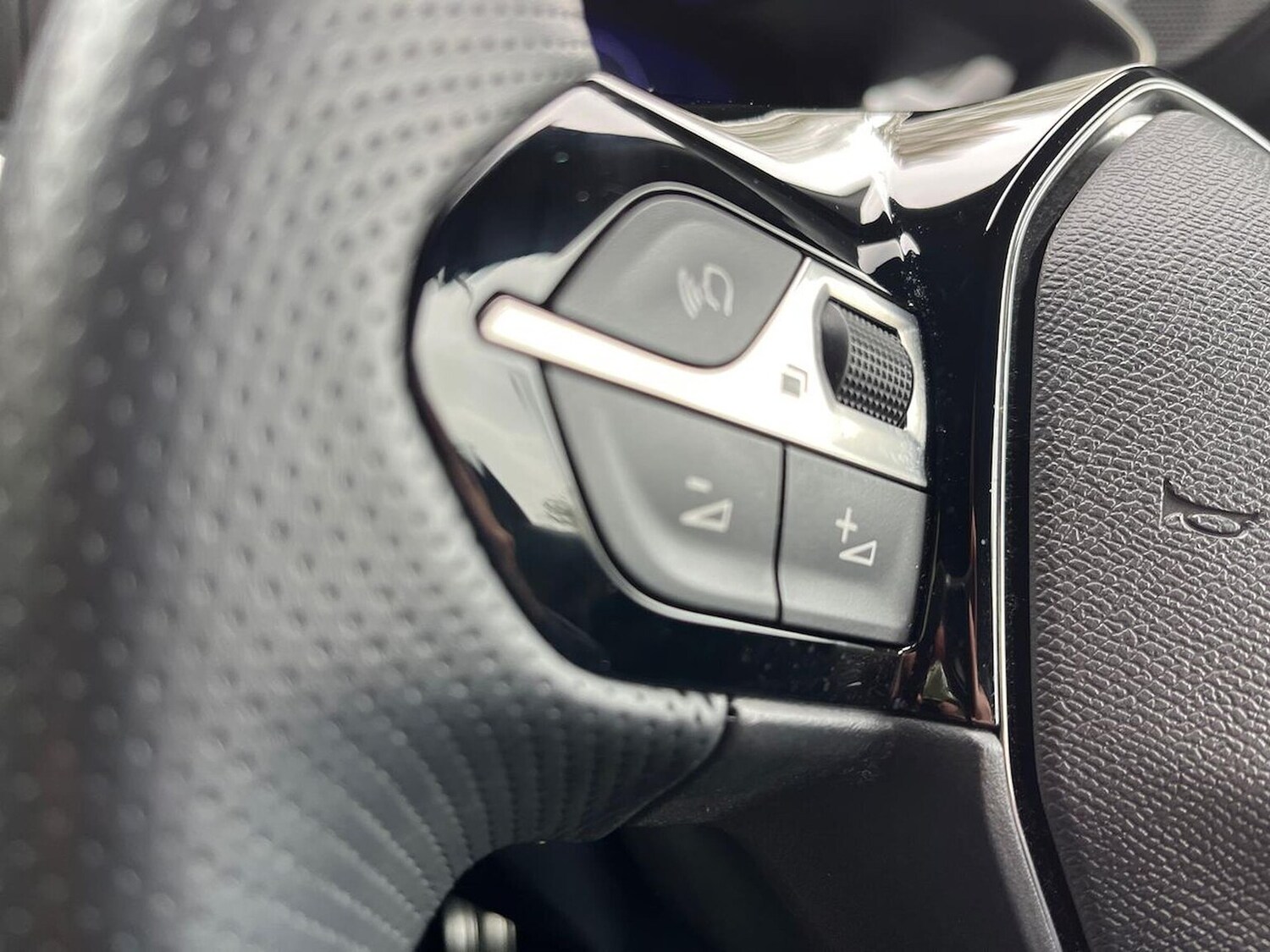 Used Peugeot 2008 2023 for sale - 76352498: Photo 27