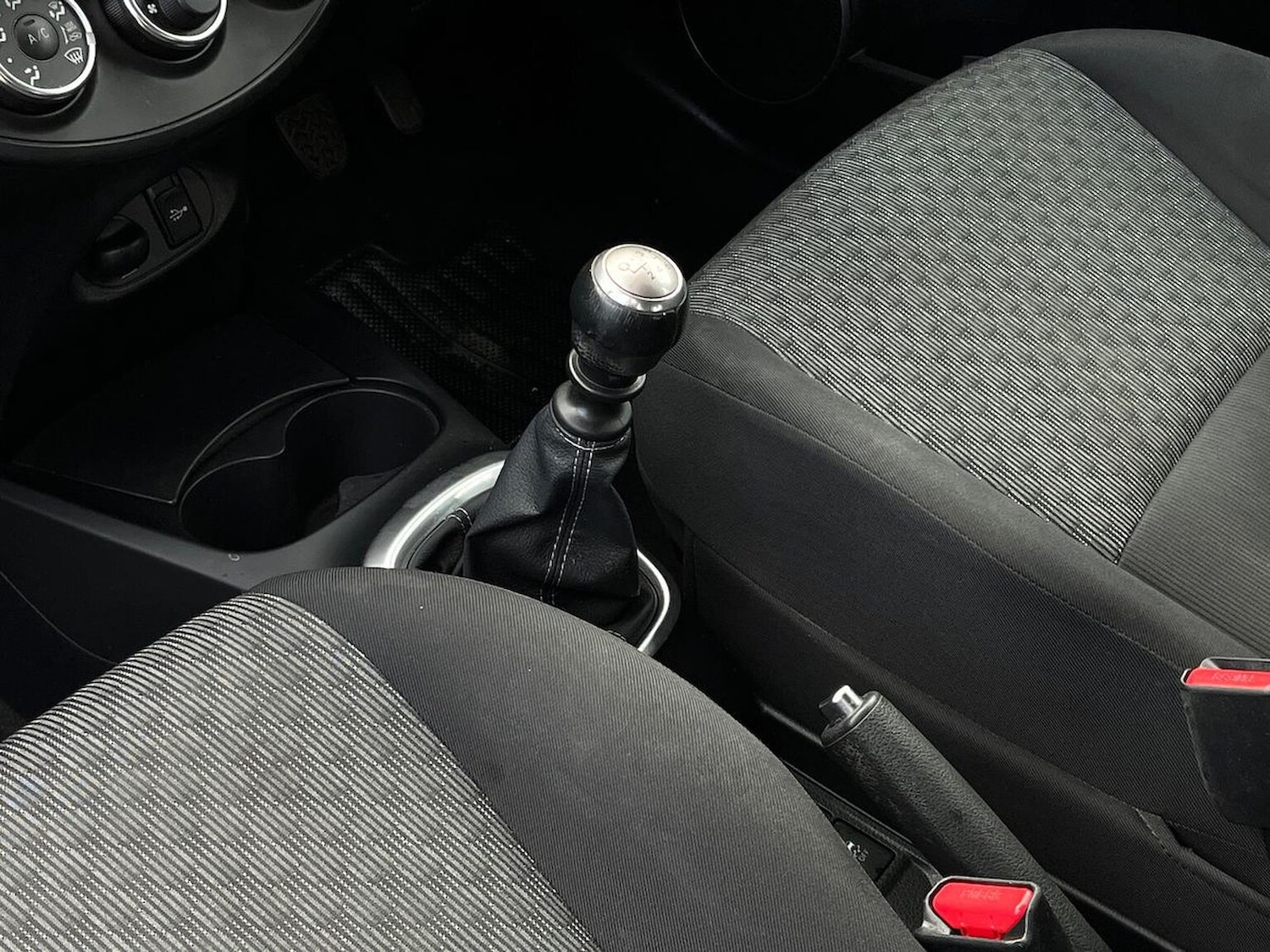 Used Toyota Yaris 2015 for sale - 76725820: Photo 14