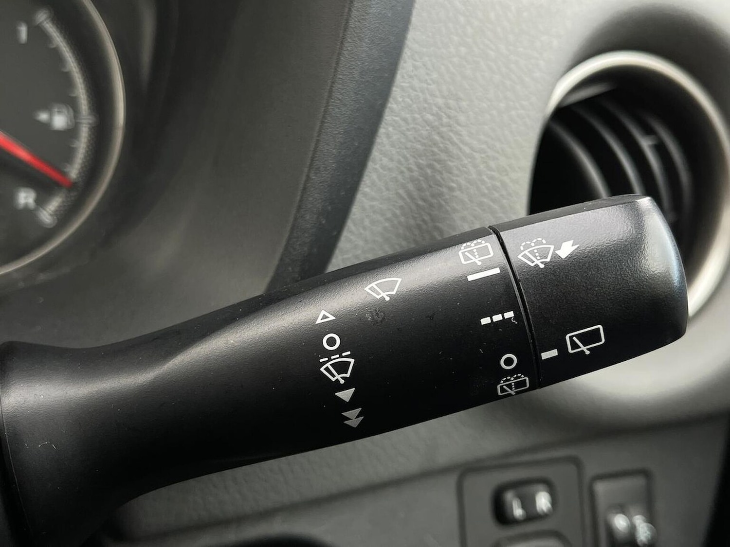 Used Toyota Yaris 2015 for sale - 76725820: Photo 30