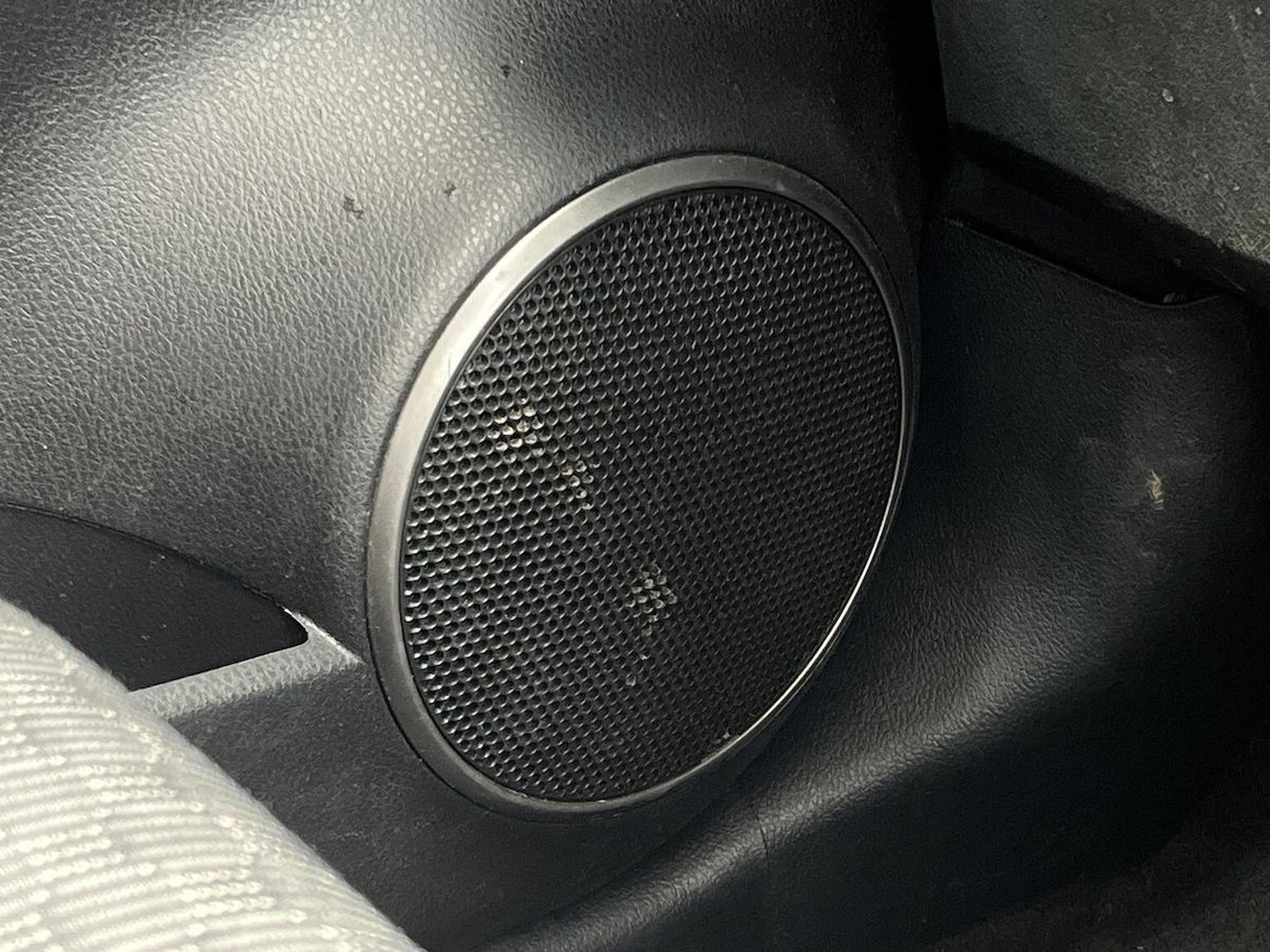 Used Toyota Yaris 2015 for sale - 76725820: Photo 32