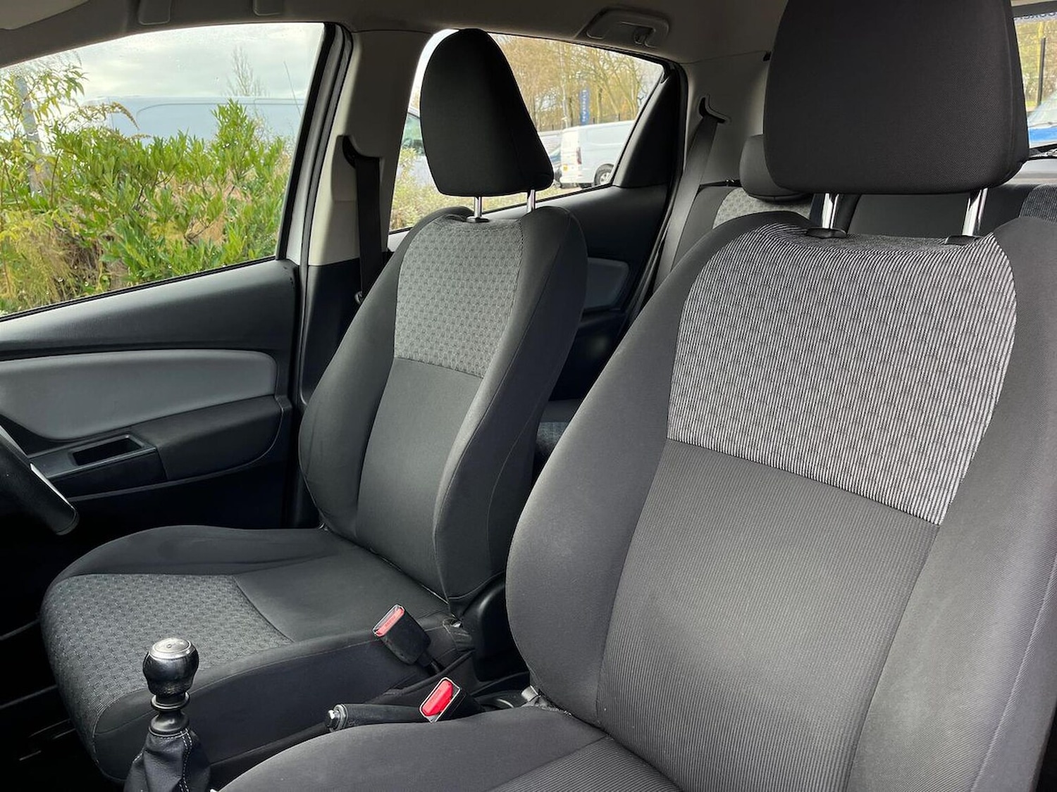 Used Toyota Yaris 2015 for sale - 76725820: Photo 33