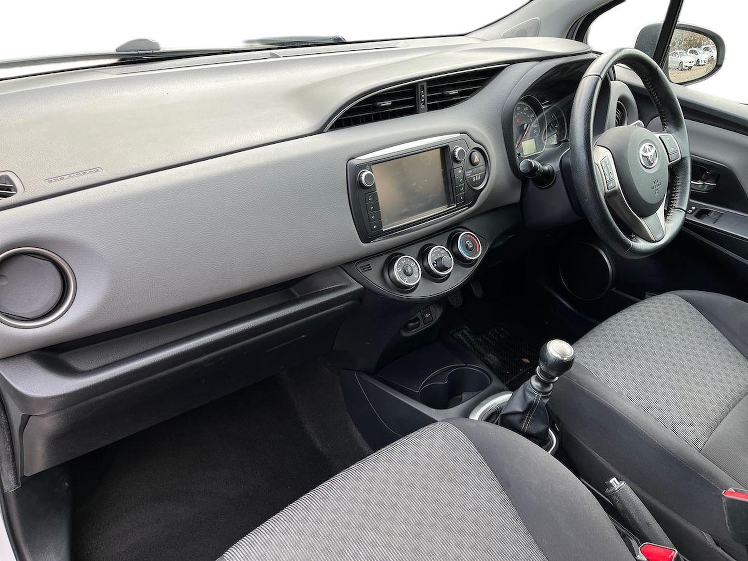 Used Toyota Yaris 2015 for sale - 76725820: Photo 8