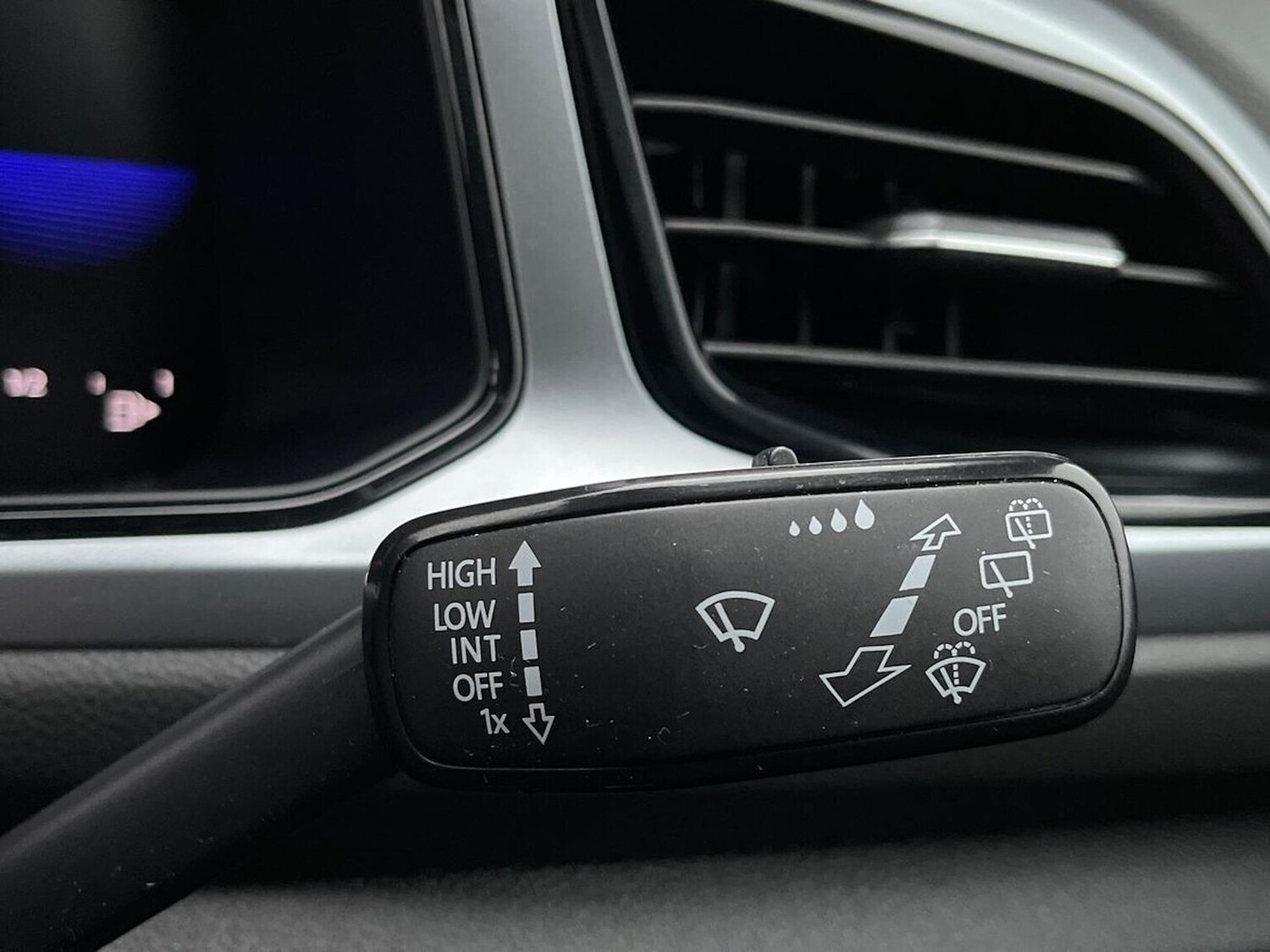 Used Volkswagen T-Roc 2023 for sale - 77488571: Photo 29