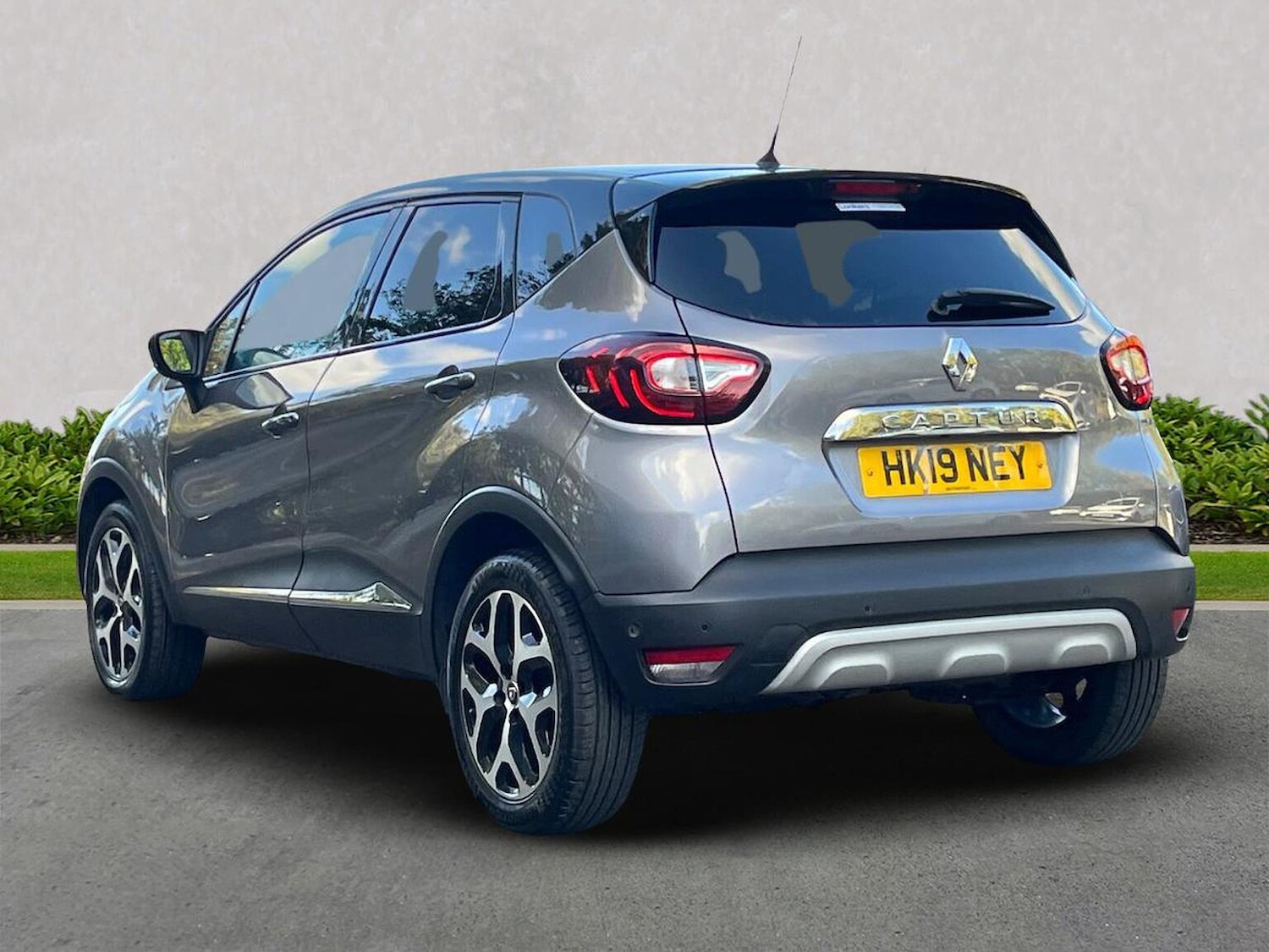 Used Renault Captur 2019 for sale - 76047742: Photo 2