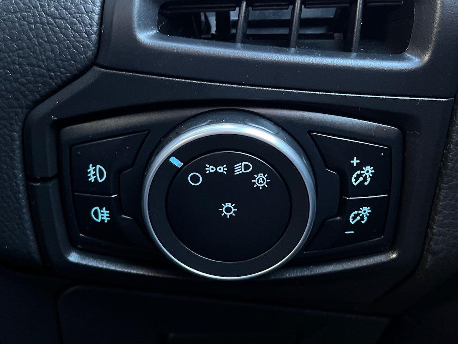 Used Ford Focus 2017 for sale - 76387222: Photo 22