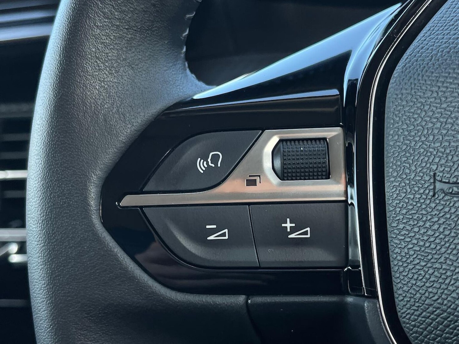 Used Peugeot 2008 2022 for sale - 76906310: Photo 27