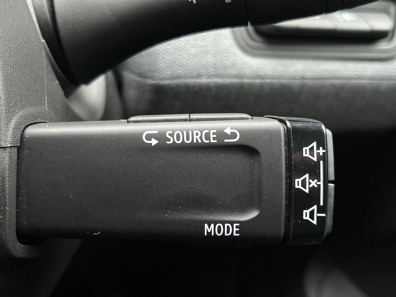 Used Renault Clio 2024 for sale - 76770052: Photo 31