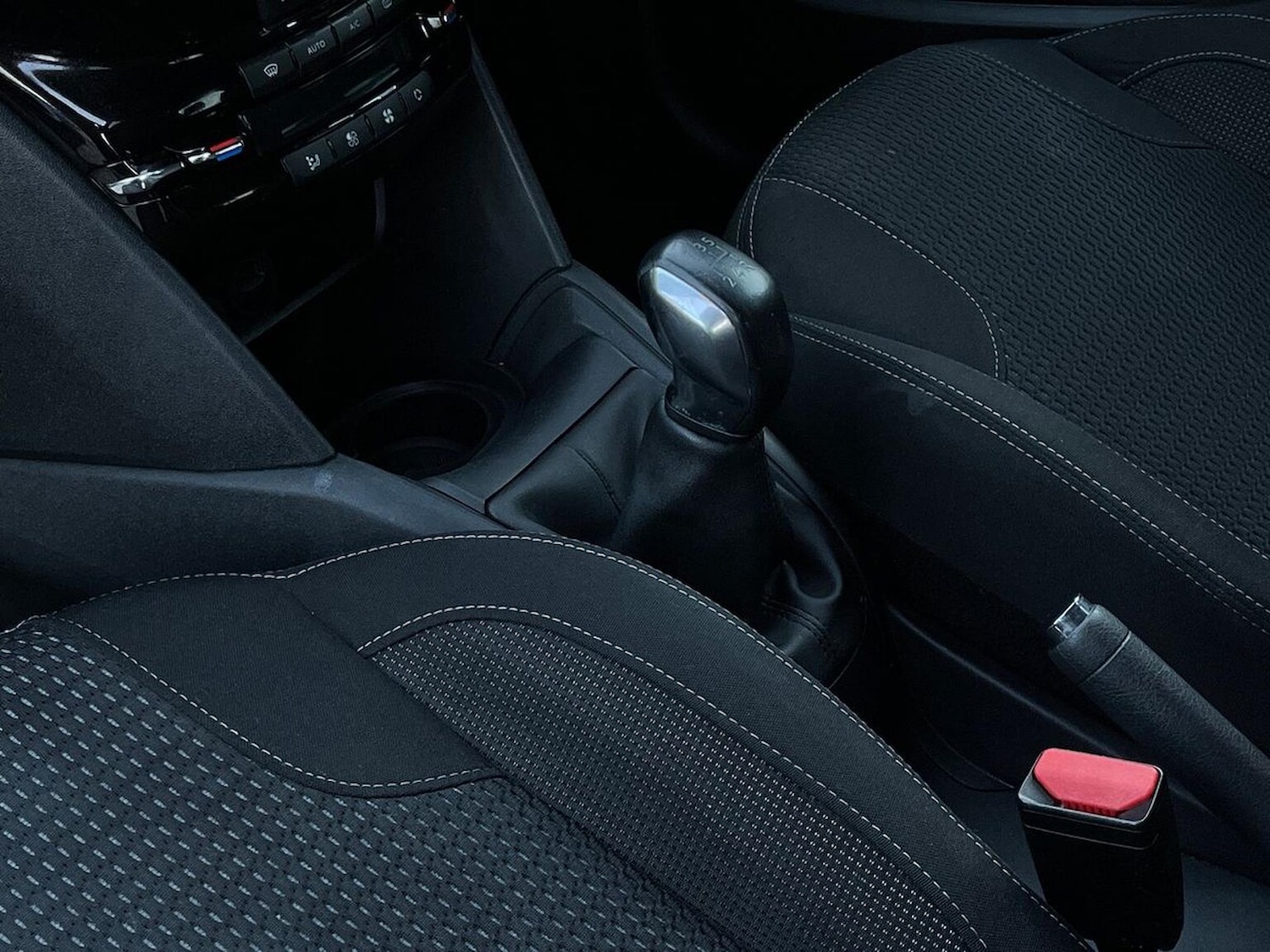 Used Peugeot 208 2019 for sale - 76911192: Photo 14