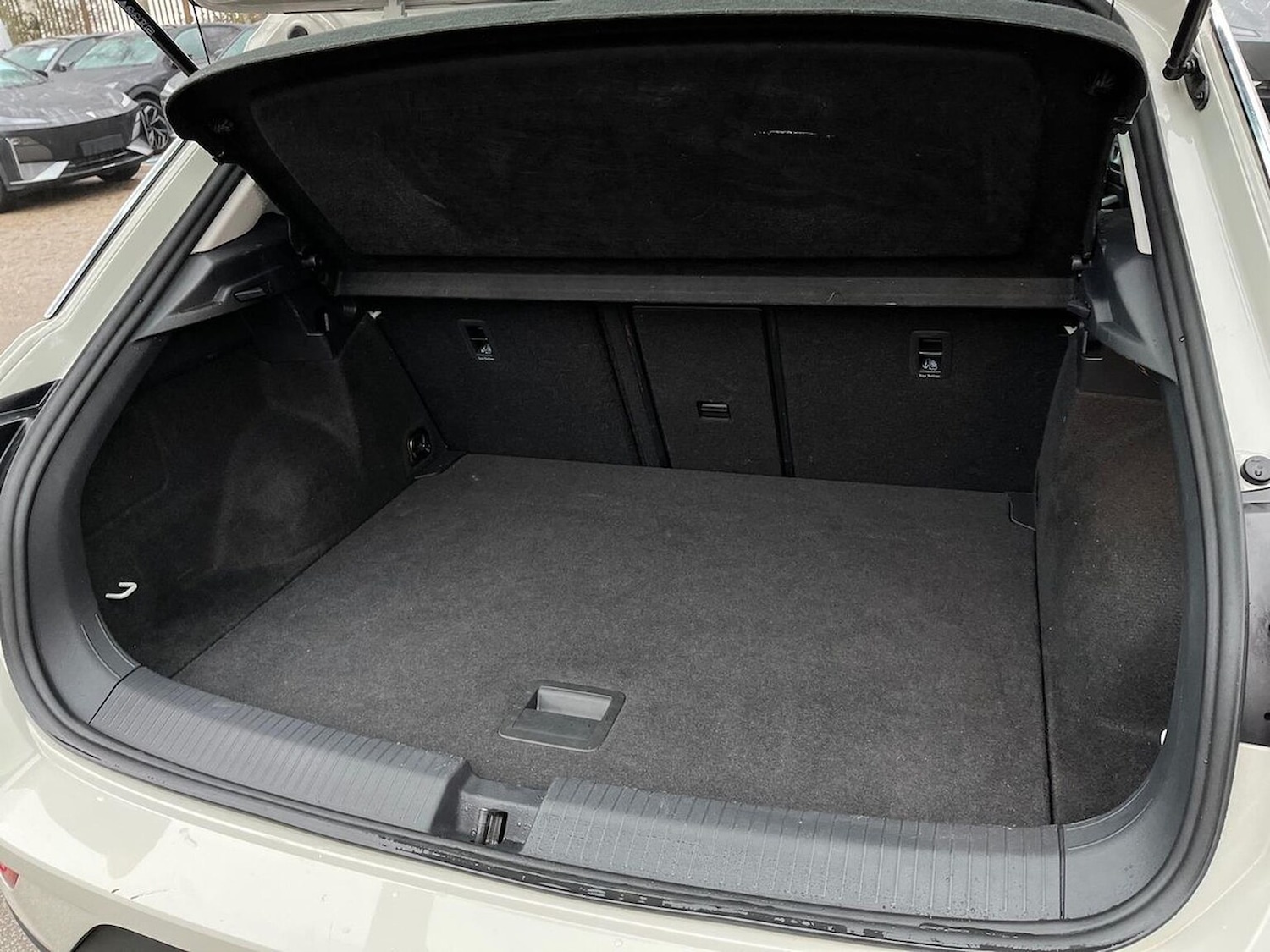 Used Volkswagen T-Roc 2023 for sale - 76986934: Photo 18