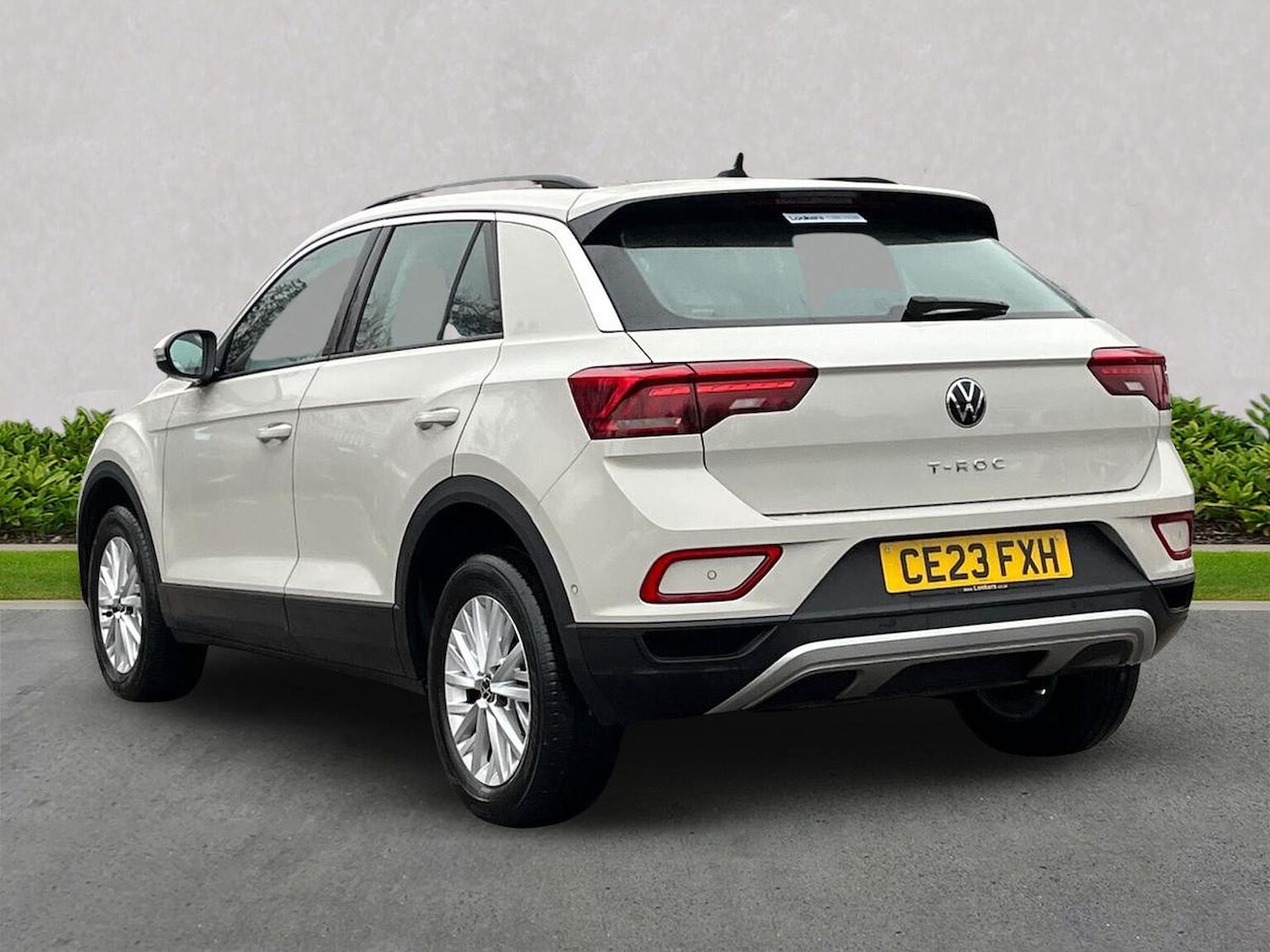 Used Volkswagen T-Roc 2023 for sale - 76986934: Photo 2