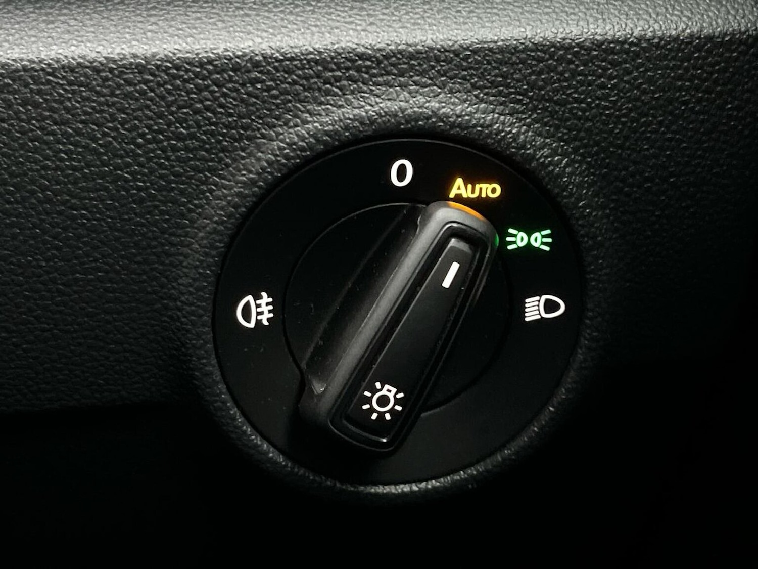 Used Volkswagen T-Roc 2023 for sale - 76986934: Photo 23