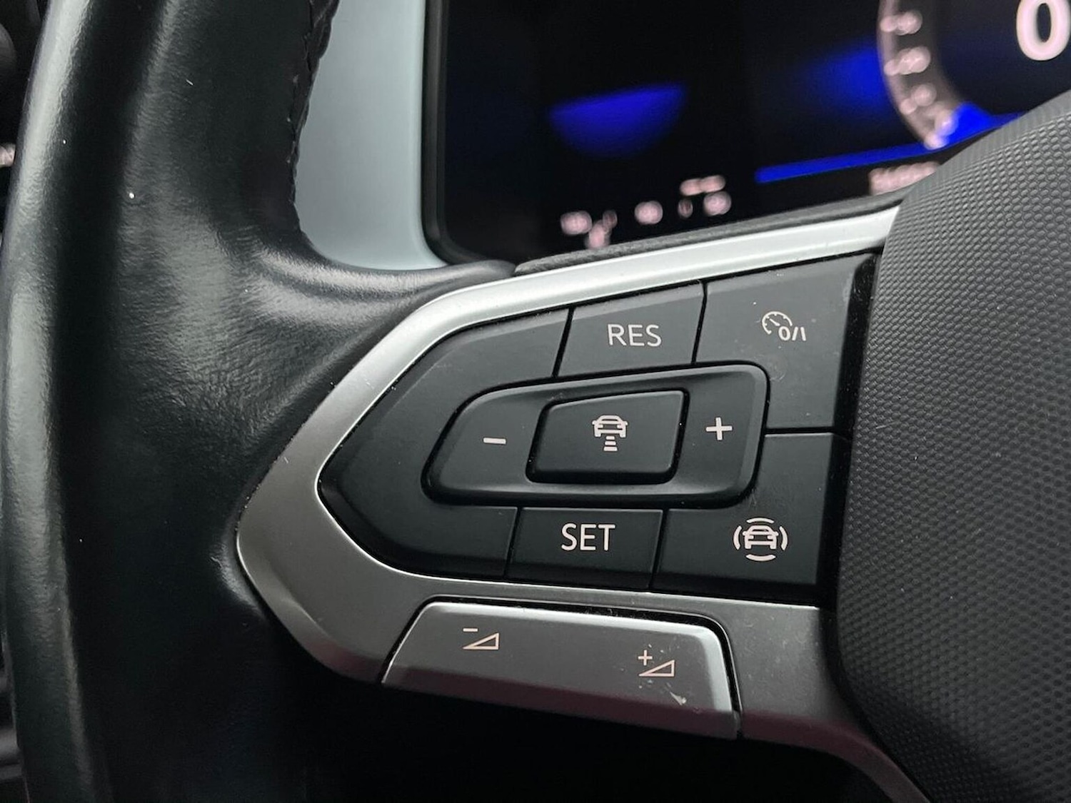 Used Volkswagen T-Roc 2023 for sale - 76986934: Photo 27