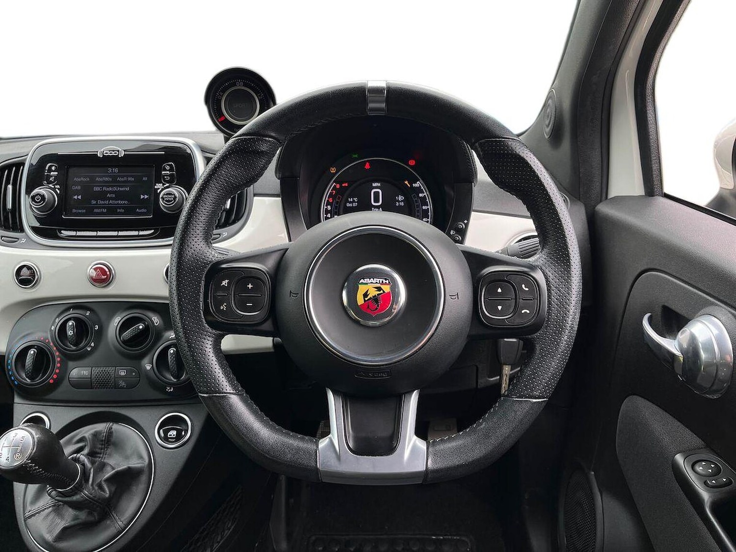 Used Abarth 595 2018 for sale - 76198479: Photo 9