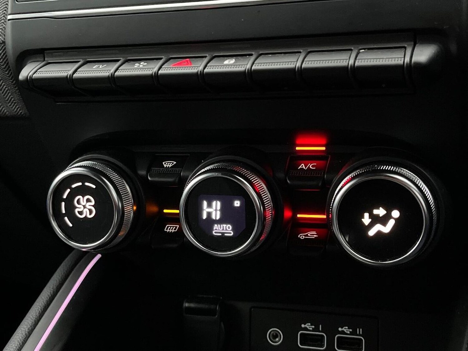 Used Renault Clio 2024 for sale - 77488575: Photo 12