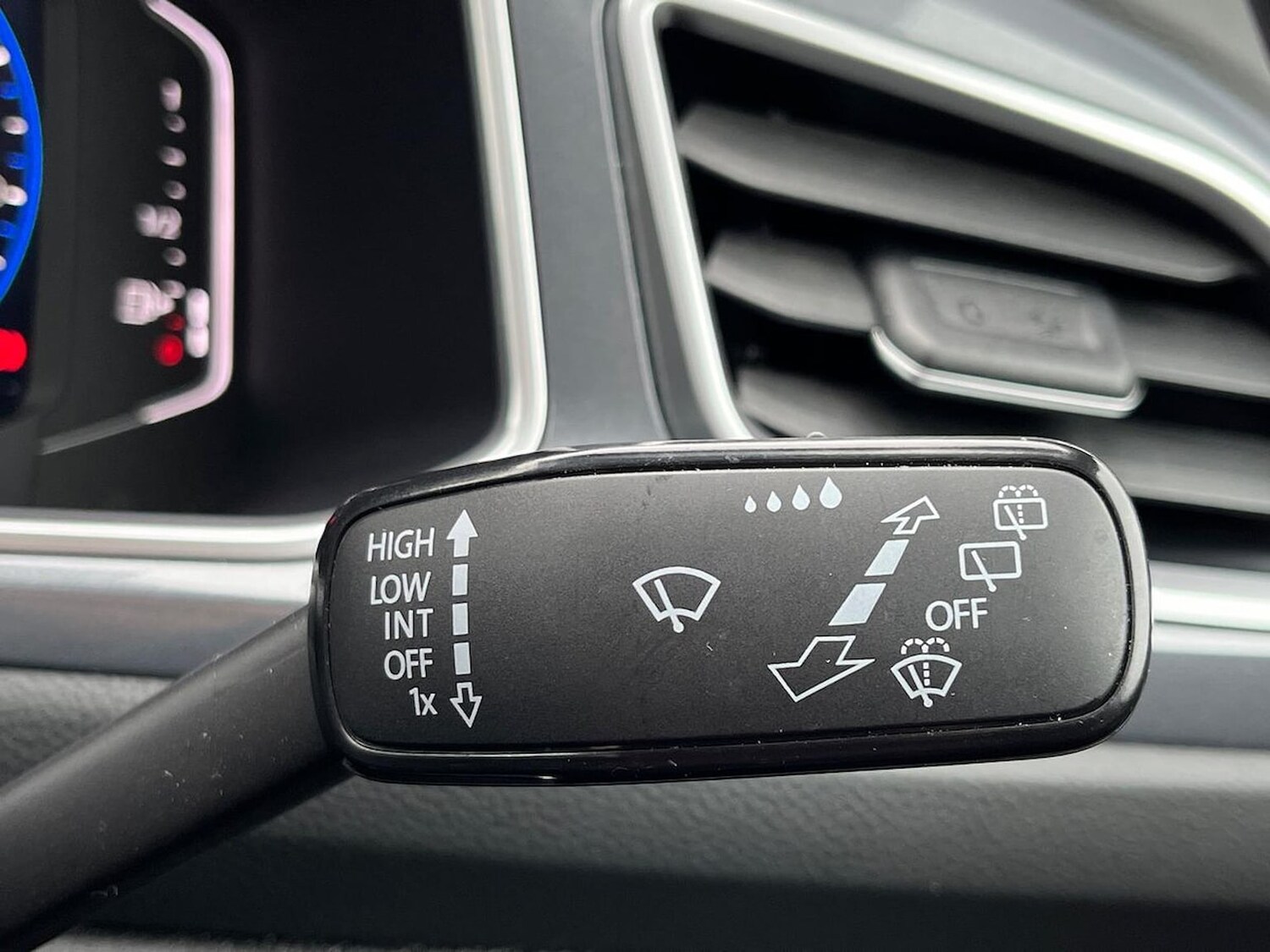 Used Volkswagen T-Roc 2023 for sale - 78107998: Photo 29