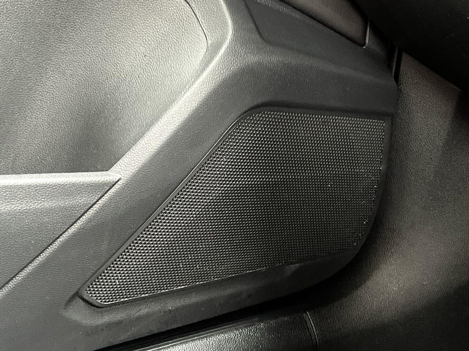 Used Volkswagen T-Roc 2023 for sale - 78107998: Photo 31