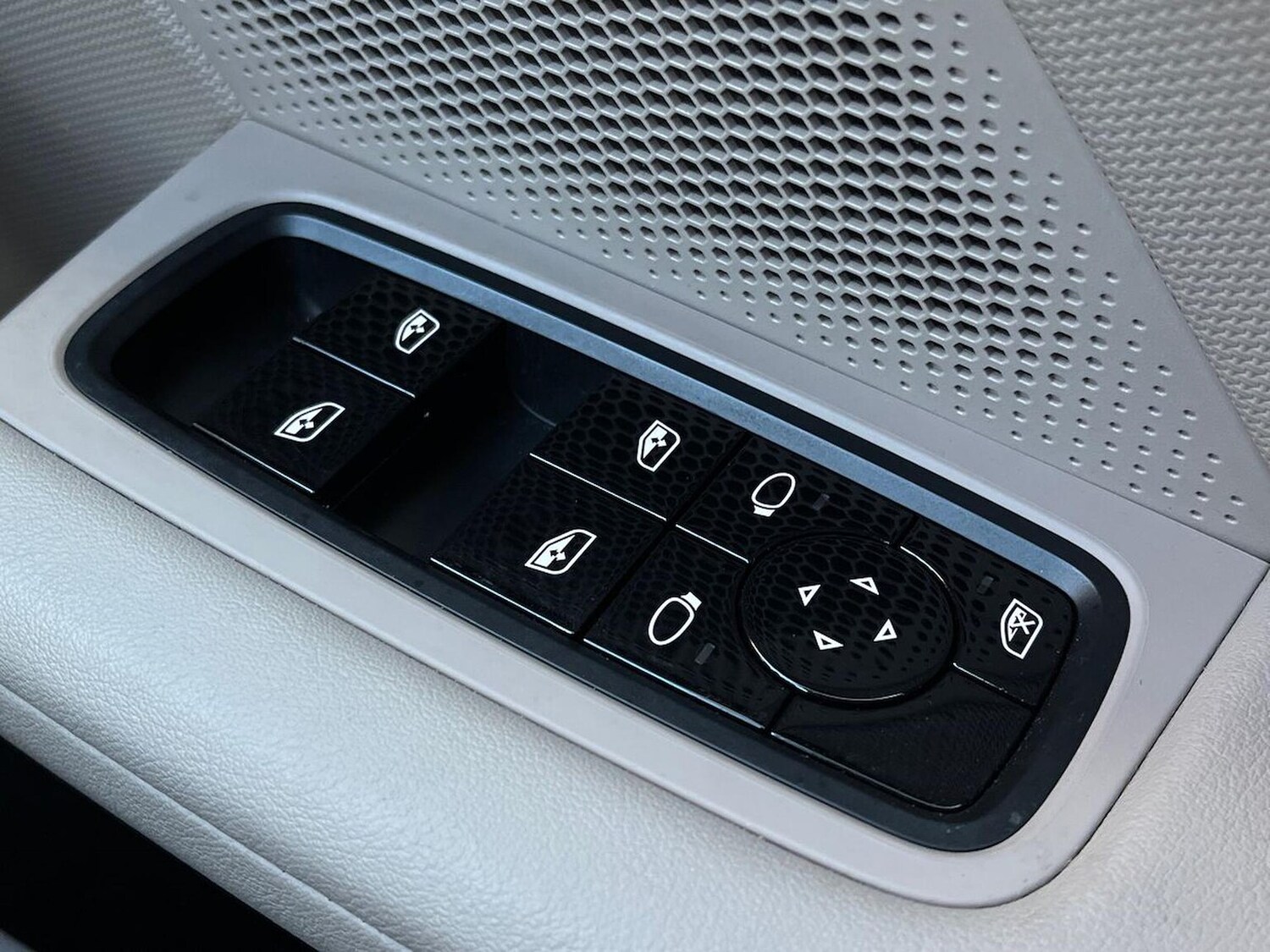 Used Porsche Taycan 2021 for sale - 76369162: Photo 21