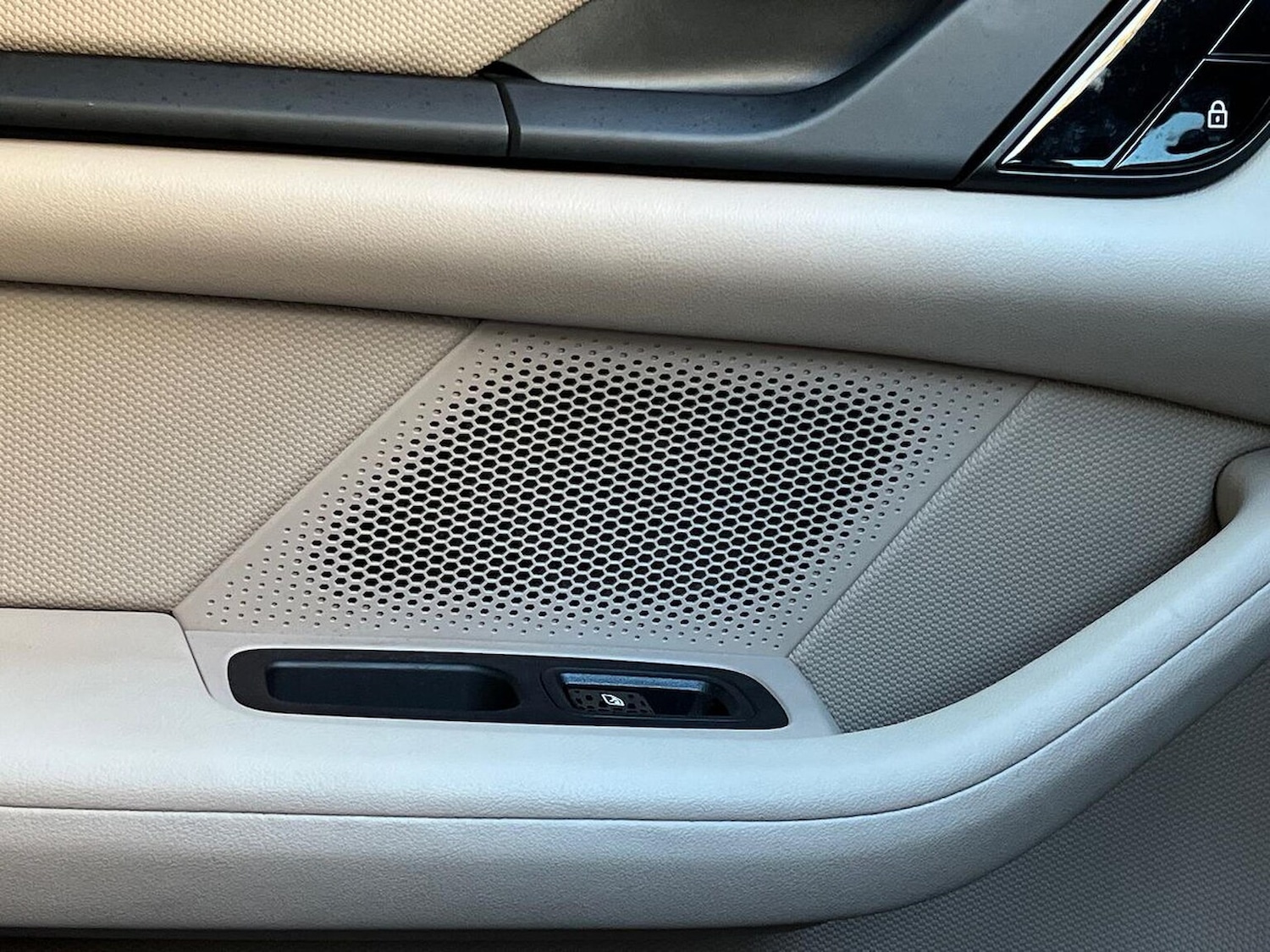 Used Porsche Taycan 2021 for sale - 76369162: Photo 31