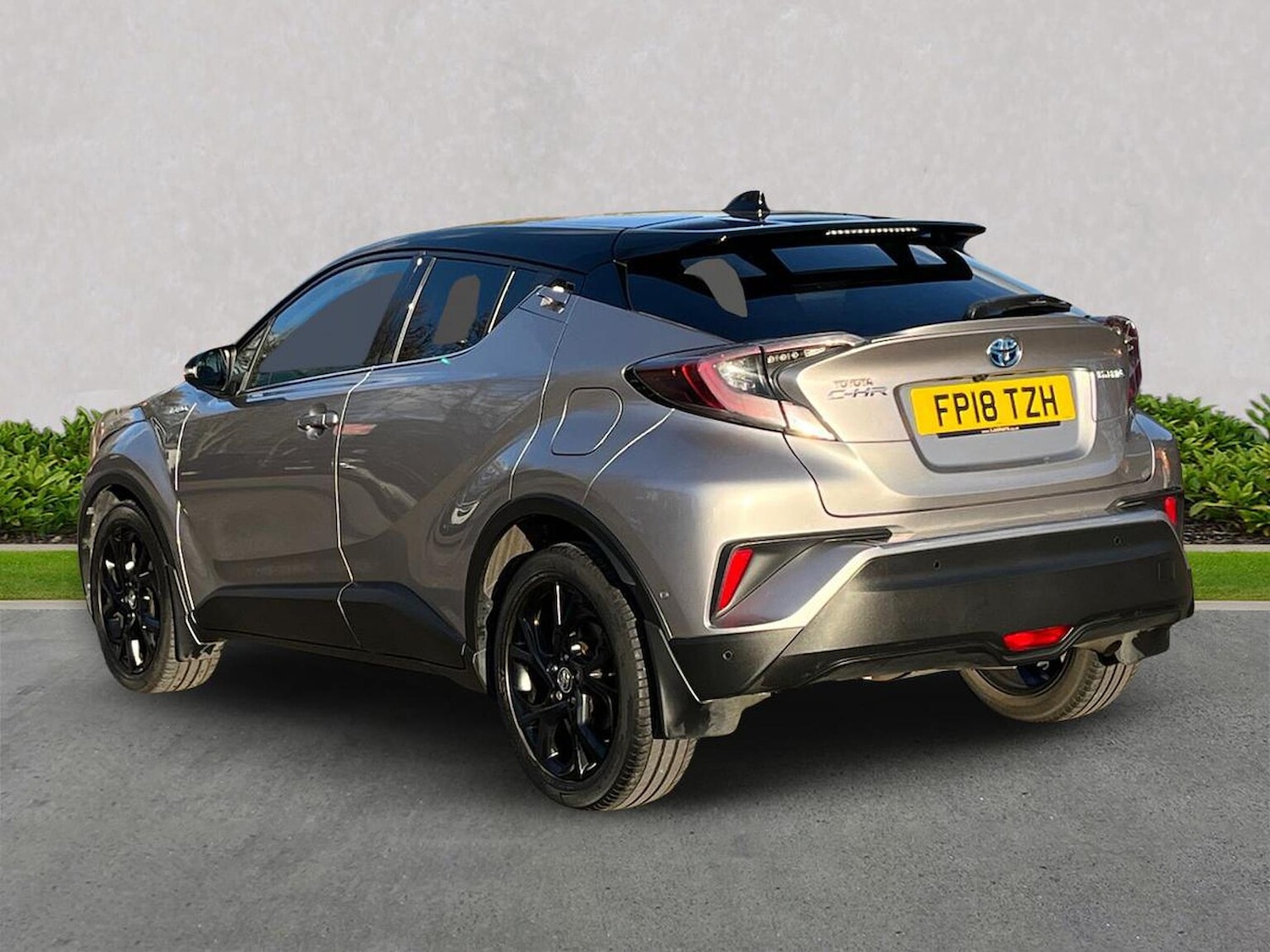 Used Toyota C-HR 2018 for sale - 76396944: Photo 2