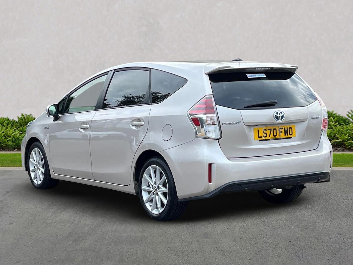 Used Toyota Prius+ 2020 for sale - 76477262: Photo 2