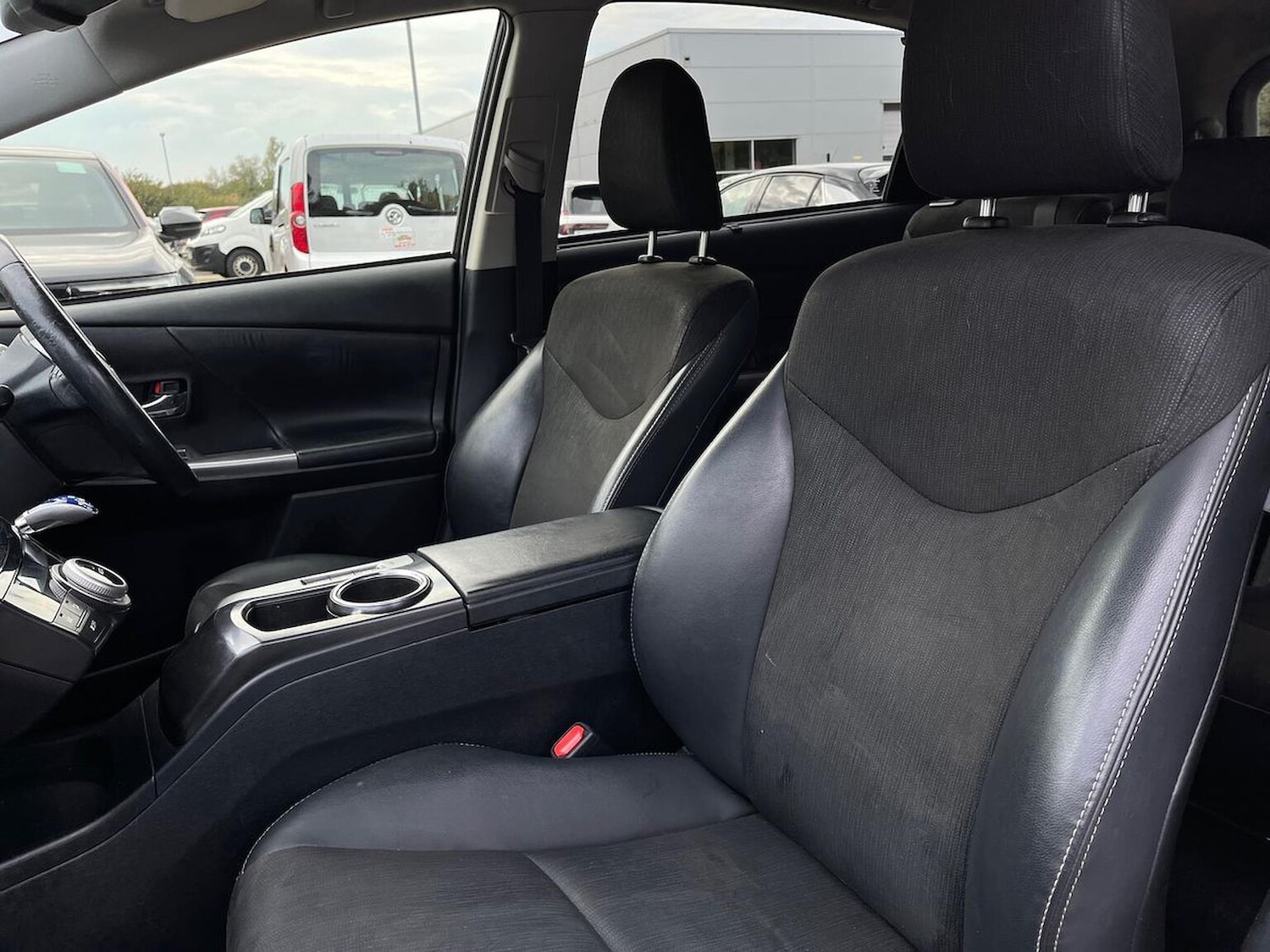 Used Toyota Prius+ 2020 for sale - 76477262: Photo 32